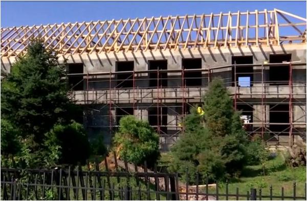 Elevii, mutaţi dintr-o parte în alta din cauza şantierelor şcolilor din Gorj. Reparaţiile în urma cutremurelor, neterminate după 7 luni