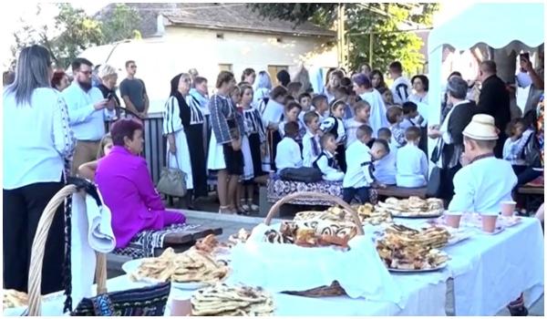 Premieră în Europa. Noaptea Muzeelor s-a extins la sate. Sute de turişti au trecut pragul casei în care a copilărit inventatorul Aurel Vlaicu