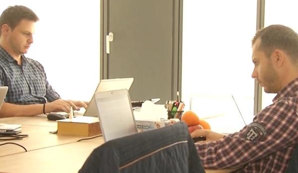 Angajaţii români, plătiţi cu bani puţini. Numărul românilor obligaţi să se descurce cu salariul minim pe economie