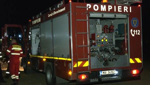 Incendiu puternic în Voluntari, în apropierea unui complex comercial. Flăcările s-au aprins din senin la o fostă stână
