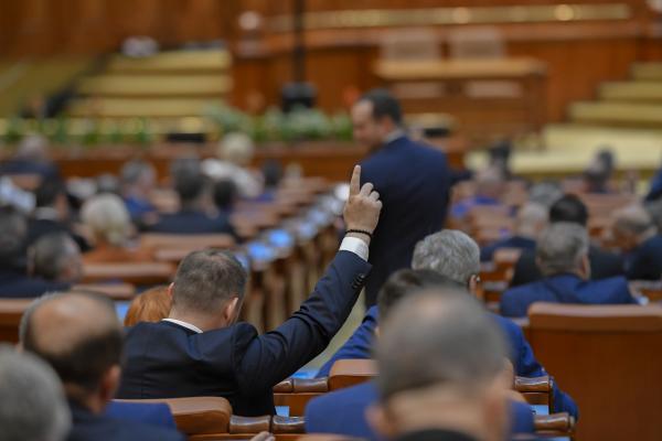 Legea pensiilor speciale, reforma pensiilor publice, legea salarizării, pe lista priorităților în noua sesiune a Parlamentului