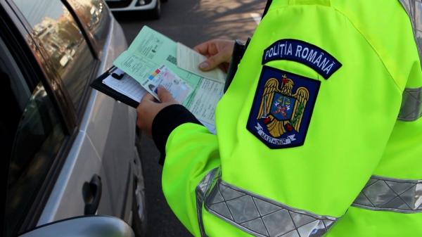 Permise de conducere false, vândute şi cu 4.000 de euro de un poliţist din Cluj. Îşi minţea clienţii că sunt legale, eliberate în Irlanda