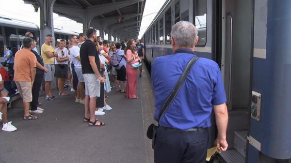 Grevă la CFR, vineri. Circulaţia trenurilor va fi oprită timp de 2 ore, angajaţii cer salarii mai mari