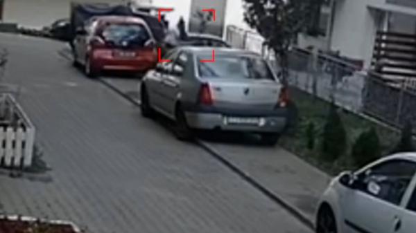 Băieţel de 7 ani, atacat de un câine pe care voia să îl mângâie, pe o stradă din Cluj. Totul s-a întâmplat la câţiva metri de casă