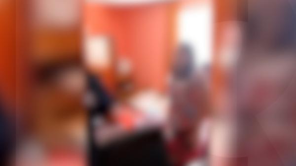 "Nu vrem cu tine!" Două fetiţe, scandal monstru când mama lor a încercat să le ia de la tată. Bărbatul ar fi agresiv şi ar fi primit interdicţie să se mai apropie de ele