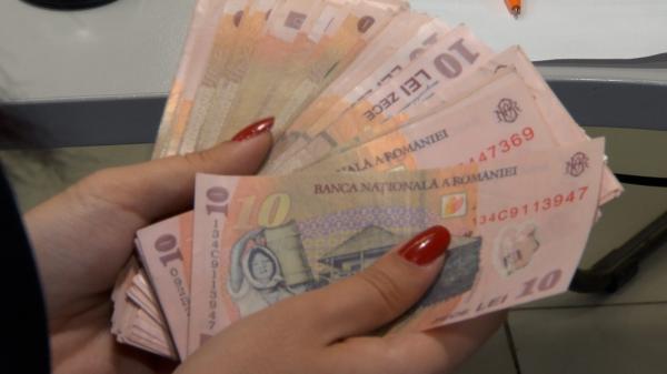 Angajaţii tineri nu reuşesc să economisească. Scenariul care le dă bugetul peste cap