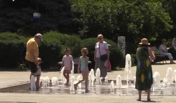 Vreme neobişnuit de caldă în prima zi de octombrie, cu temperaturi şi de 30 de grade. Meteorologii avertizează că luna aceasta am putea avea şi 38 de grade