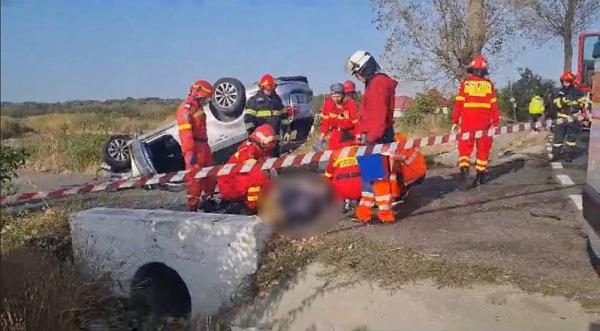 "Are coroană în mașină. Mergea la înmormântare". Tragedie în Teleorman, după ce un șofer a pierdut controlul volanului într-o curbă