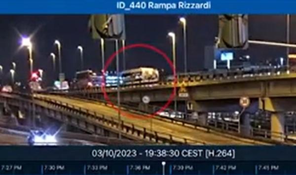 Accidentul cu 21 de morți din Mestre a fost filmat. O cameră a surprins momentul în care autocarul se prăbușește zeci de metri în gol, de pe pasajul rutier