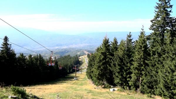 Şoseaua pe care iubitorii muntelui o aşteaptă de 30 de ani. A fost finalizat drumul ce urcă până la cota 1.700, în staţiunea Parâng