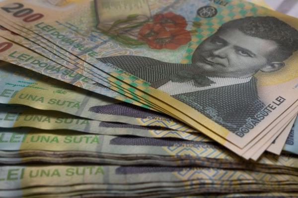 Legea care interzice cumulul pensie-salariu a picat la Curtea Constituţională: "Nu e nimeni nebun să meargă la muncă fără să primească bani"