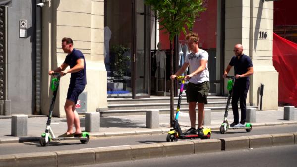 RCA obligatoriu pentru trotinete şi biciclete. Ce prevede proiectul de lege