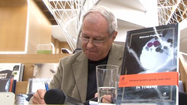 Membrul CNA, Răsvan Popescu, şi-a lansat noul volum de carte, "În Torent". O poveste a timpului, la limita dintre fotografie şi scris
