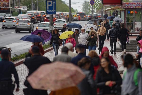 Cât mai stă deasupra României vortexul polar venit din nordul Europei. Temperaturile se schimbă brusc