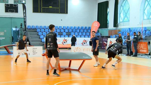Prima universitate din România unde se predau cursuri de teqball. Studenții învață tainele sportului inedit de la o campioană mondială și un vicecampion național