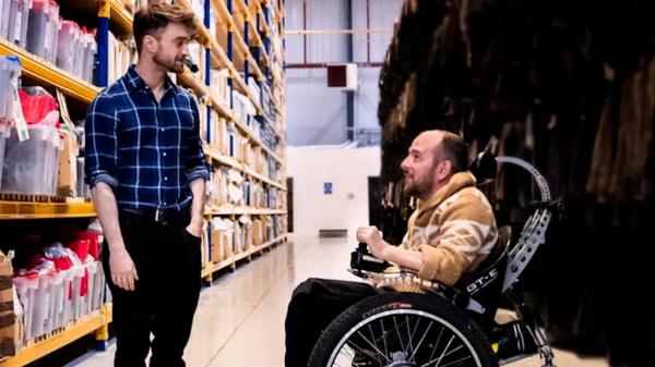 Daniel Raddcliffe va produce un documentar despre dublura sa din Harry Potter. David Holmes a rămas paralizat după o cascadorie la filmări