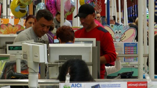Cu buletinul la magazin pentru ţigări şi alcool. Cine îi va verifica pe clienţi