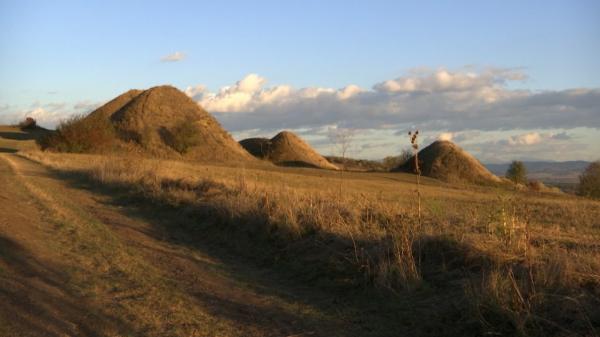 Misterul "Piramidelor de România". Legendele învăluie colţul de rai din Ţara Făgăraşului: "Două persoane au crezut că e un tunel"