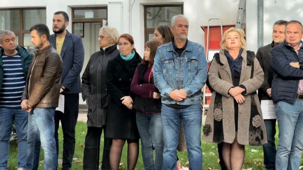 Angajaţii CNAS, în grevă pe durată nedeterminată: oamenii, lăsaţi să aştepte la uşi. Care sunt nemulţumirile protestatarilor şi ce aşteaptă de la Guvern