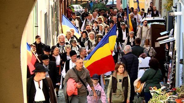 Tradiţii şi obiceiuri de Lăsatul Secului. Sighișoara a găzduit o petrecere tradițională care marchează intrarea în Postul Crăciunului