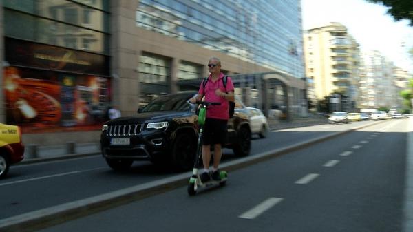 Test-fulger cu 5 întrebări, când închiriezi trotineta electrică. Ce s-ar putea întâmpla după plata cu cardul - proiect de lege
