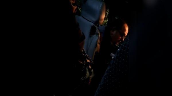"Îi dau un levier în cap şi mă duc în puşcărie". Şoferul unui microbuz, filmat în timp ce ameninţă pasagerii cu o rangă pe o rută din Iaşi