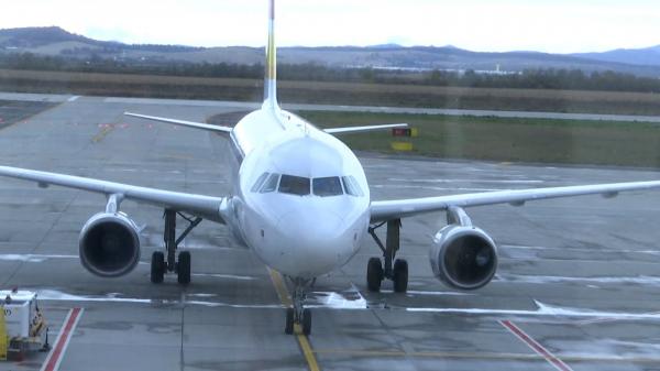 Aeroportul de la Ghimbav a rămas fără cel mai important operator aerian. Compania şi-a mutat toate cursele de linie la Bacău