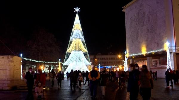 Crăciun "furat" în Câmpia Turzii. Decoraţiunile folosite anii trecuţi pentru împodobirea oraşului au dispărut subit