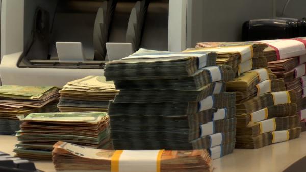 Românii care pot fi scutiţi de plata dobânzilor. Ce trebuie să facă cei care nu-şi mai pot plăti ratele sau impozitele