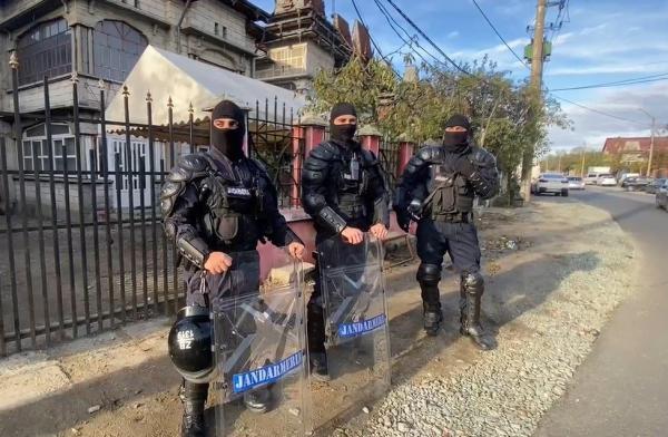 Mascaţii au luat cu asalt celebra comună Sinteşti. Cum s-a îmbogăţit mafia afacerilor cu fier vechi, pe parcursul a şase ani