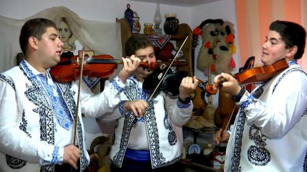 Povestea tripleţilor din Gorj, uniţi de aceeaşi pasiune pentru muzică. Marian viseză să ajungă medic, iar Aurel şi Liviu, preoţi