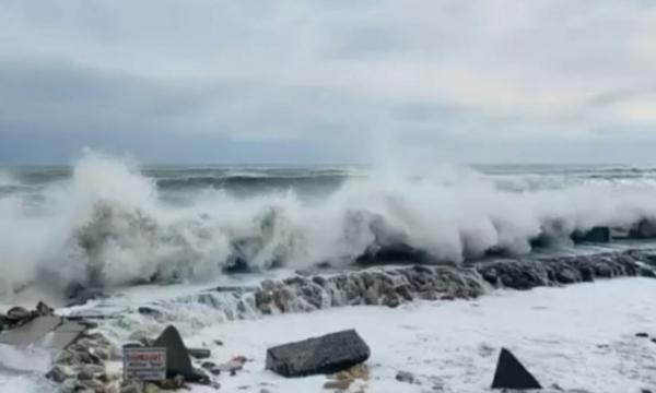 Stare de urgenţă la graniţa cu România. Furtuna Frederico a lovit cu putere litoralul Mării Negre, în staţiuni iubite de turişti