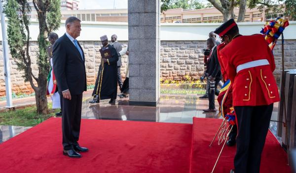 Iohannis îşi continuă turneul în Africa. Preşedintele român junge astăzi în Republica Cabo Verde