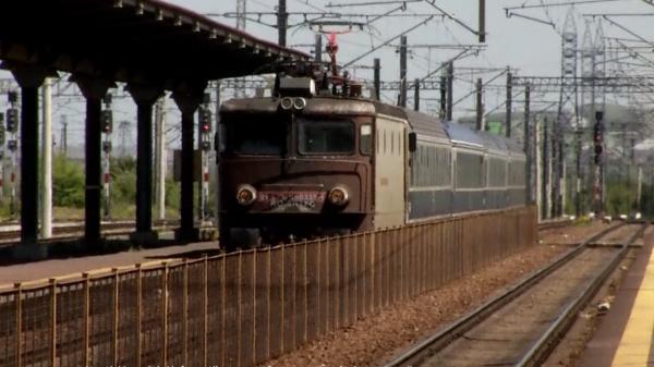 La un pas de moarte pentru o poză. Băiat de 15 ani, cu arsuri pe 90% din corp după ce a urcat pe un tren şi s-a electrocutat, în Gorj