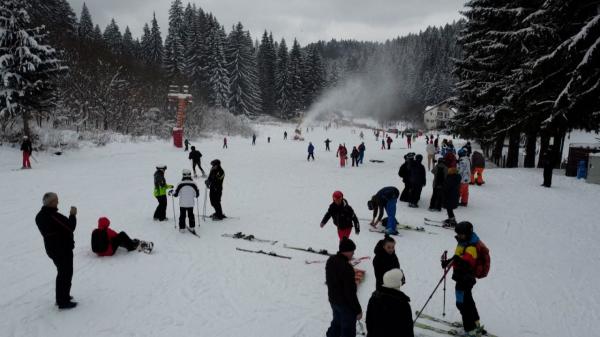 Începe sezonul de ski. Când se deschid pârtiile din Braşov, în partea superioară a Masivului Postăvaru. Preţurile, mai mari cu 17% decât anul trecut