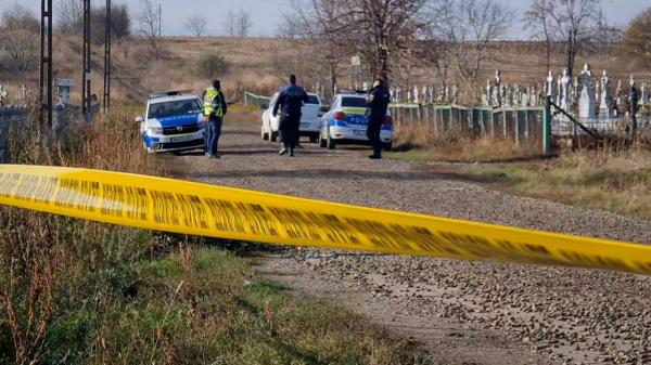 Poliţistul care şi-a luat viaţa pe mormântul fiicei sale s-a împuşcat cu arma din dotare. Venise la cimitirul din Botoşani cu autospeciala