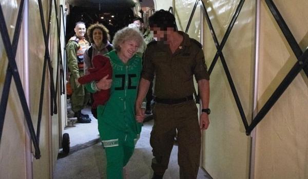 Hamas i-ar fi drogat pe ostatici ca să pară "fericiţi" la eliberare, acuză Israelul. Războiul s-a mutat în sudul Fâşiei Gaza