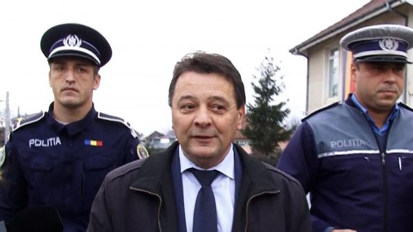 Scene ireale într-o comună din Argeş: primarul dus la închisoare de poliţişti direct din sediul primăriei. Edilul a negat sentinţa până în ultima secundă