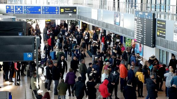 Românii din afara ţării pot accesa servicii consulare online. Proiectul de lege, votat în unanimitate de Camera Deputaților