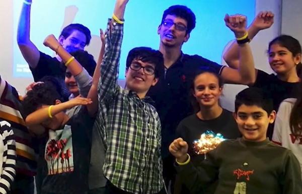 Marius, tânărul pentru care nu există "Nu pot", a deschis o şcoală pentru micii "supereroi". Copiii cu nevoi speciale explorează lumea fără teama de a fi judecaţi