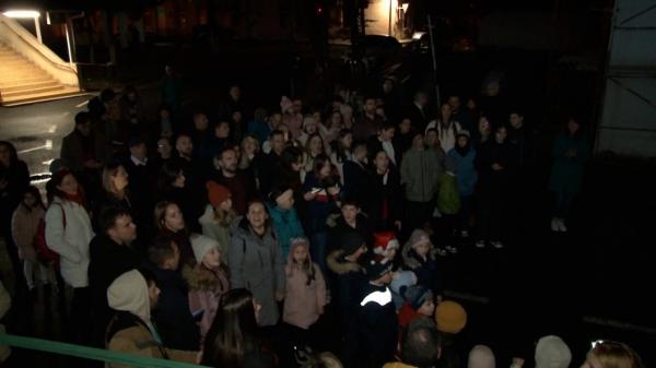 Pacienţii spitalului Victor Babeş din Timișoara, surpriză de Crăciun din partea a zeci de colindători: "Mi s-a umplut inima de bucurie"