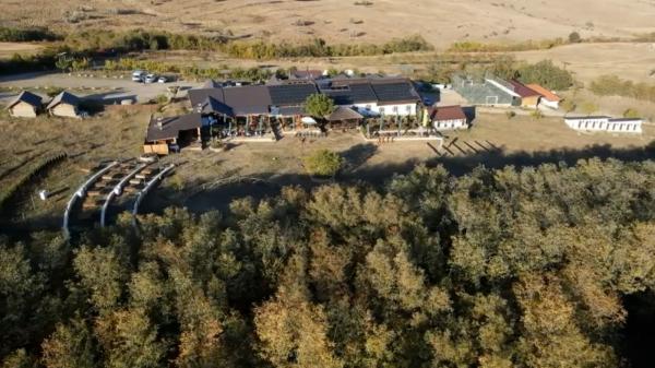 Ferma Dacilor, controlată de toţi, amendată de nimeni. ISU mânca gratis, iar poliţiştii aveau reducere la cazare