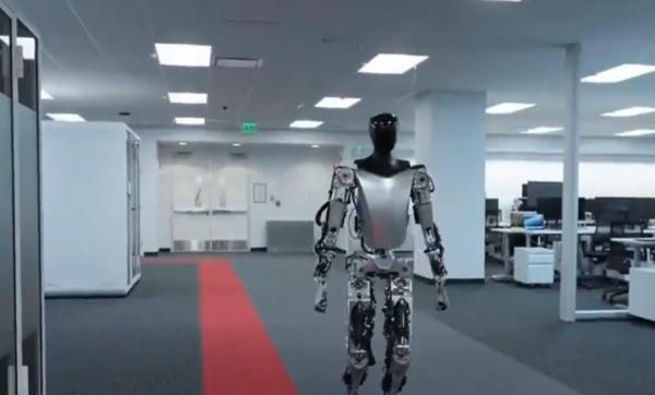 Inginer Tesla, atacat de un robot în urma unei defecțiuni, la o fabrică din Texas. Colegii bărbatului au asistat şocaţi
