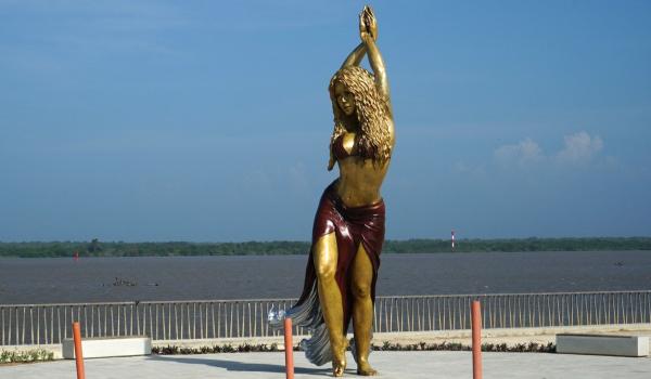 Shakira a primit un cadou inedit de la Moş Crăciun. Artista a fost imortalizată într-o statuie în oraşul său natal din Columbia