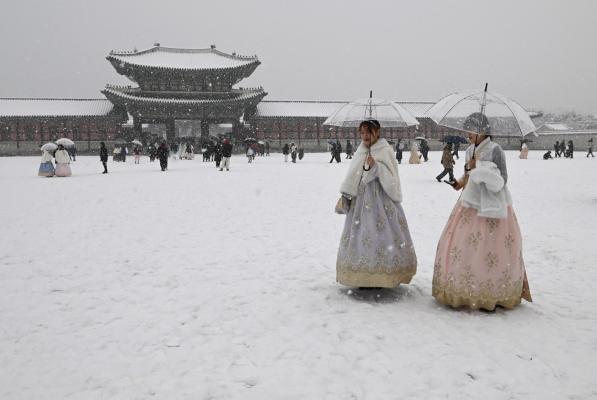 Cea mai puternică ninsoare din ultimii 40 de ani a lovit capitala Coreei de Sud: strat de zăpadă de 12 cm la Seul