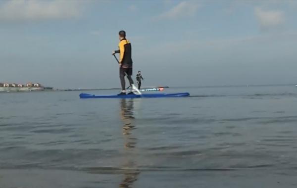 "Haideţi cu mine să vă jucaţi". Cum au petrecut Anul Nou turiştii care au ales să petreacă Revelionul pe malul mării