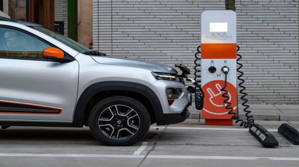 Anomalia din noile tarife RCA. Cât costă asigurarea la o Dacia Spring cu 45 de cai-putere