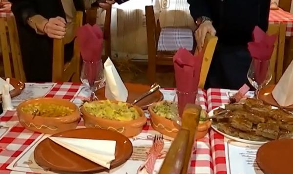 Pentru mii de români, sărbătorile de iarnă abia acum încep. Cum petrec Crăciunul sârbii din România şi credincioşii pe rit vechi