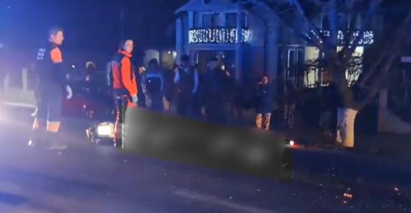 Sfârşit înfiorător pentru o bătrână spulberată de TIR, pe un drum din Galaţi. Femeia de 89 de ani a murit pe loc