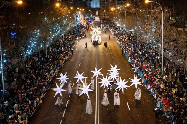 Cei trei magi de la Răsărit, sărbătoriţi cu o paradă fastuoasă în Spania. Obiceiul respectat cu sfinţenie în ajunul sărbătorii